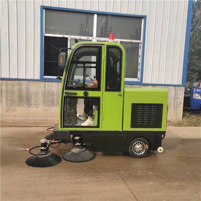 鴻宇純電動掃路車 高效環(huán)保的校園清潔解決方案